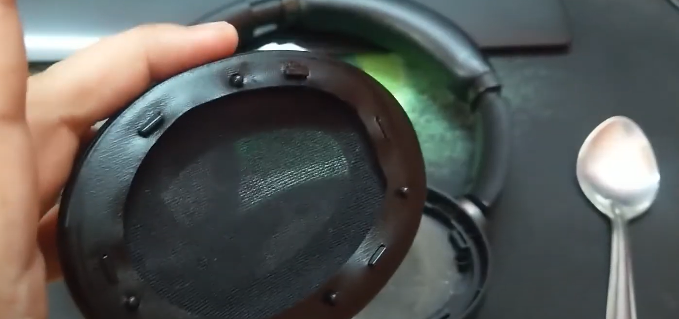 How To Clean Headphone Pads: Easy Steps - Headphones Pedia